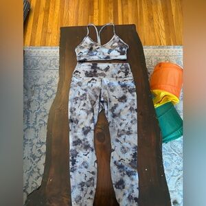 NOBULL Tie-Dye Sports Bra and Full Length Leggings Matching Set size Large